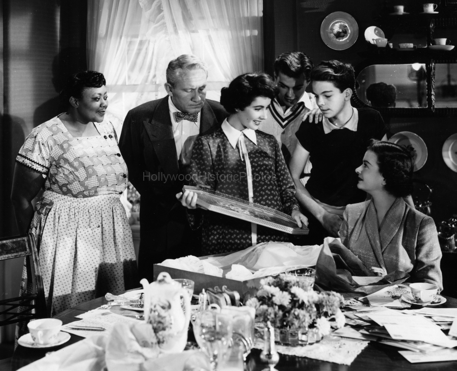 Elizabeth Taylor 1951 Fathers Little Spencer Tracy wm.jpg